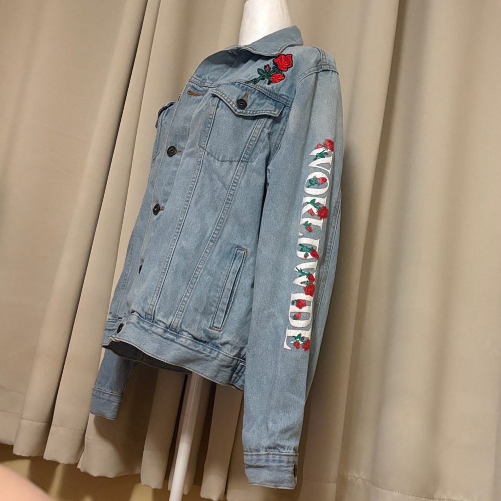 Brooklyn Cloth Light Blue Denim Jacket with Red Rose Embroidery M - Picture 4 of 9